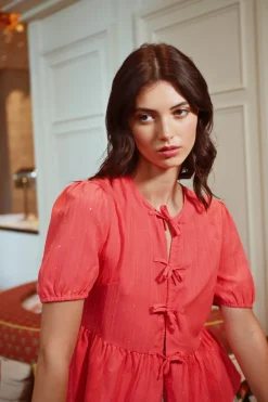 Blouse parsemée de strass à nouer