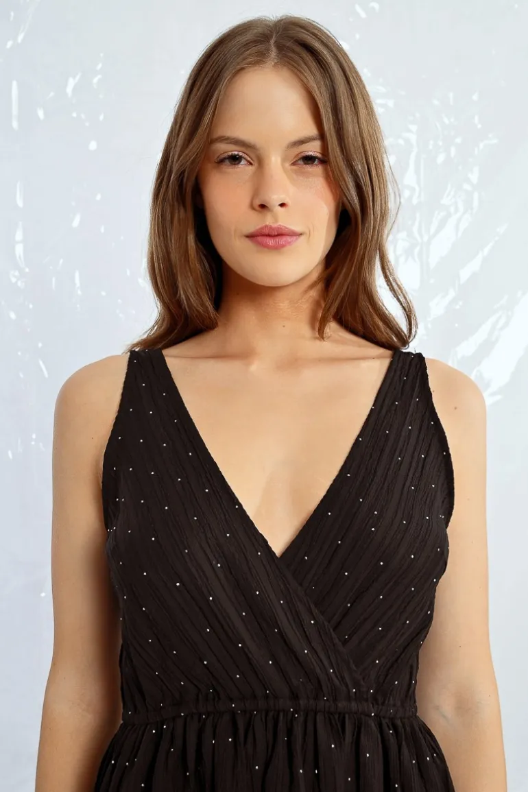 Robe courte parsemée de strass