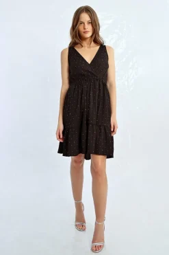 Robe courte parsemée de strass