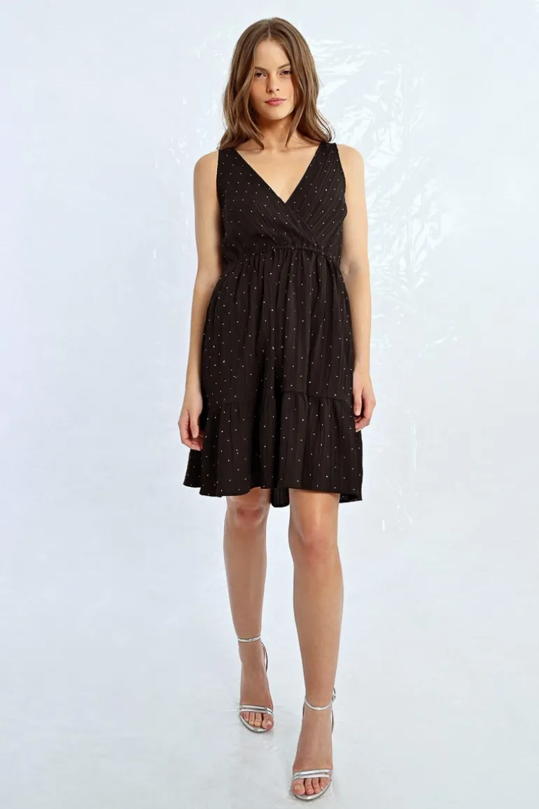 Robe courte parsemée de strass