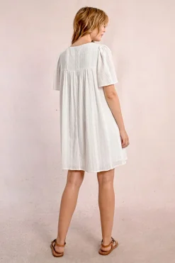 Robe mi-longue à broderies anglaises