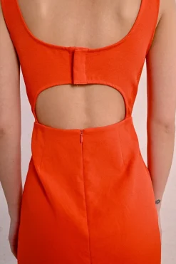Robe rétro à dos ouvert